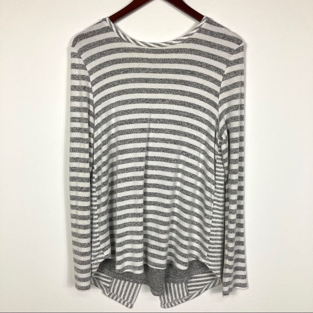 Peyton Primrose Gray and White Striped Top w/ Back Criss Cross Wrap Size Small